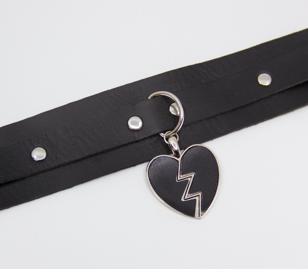 LL CHO029 Heart Choker Blk